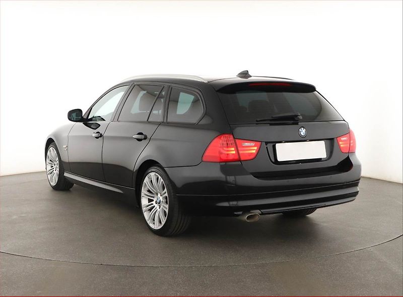 BMW Řada 3 (2012) 320 d xDrive, 4X4, Automat - fotka 4 z 19