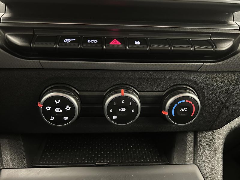 Nissan Townstar 1.3 DIG-T Connecta - fotka 12 z 22