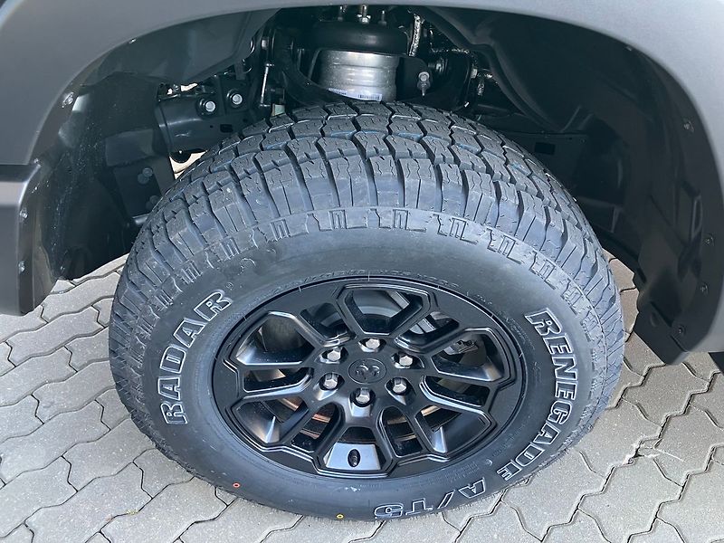 Dodge RAM (2025) 3.0 I6 426k REBEL PREMIUM EDIT - fotka 70 z 77