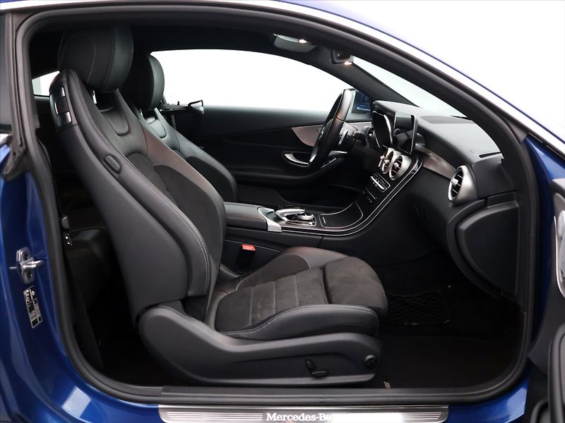 Mercedes-Benz Třídy C 3,0 400 245kW 4Matic AMG - fotka 12 z 40