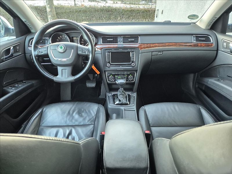 Škoda Superb 2,0 TDI 125KW DSG Kůže Xenon - fotka 28 z 33