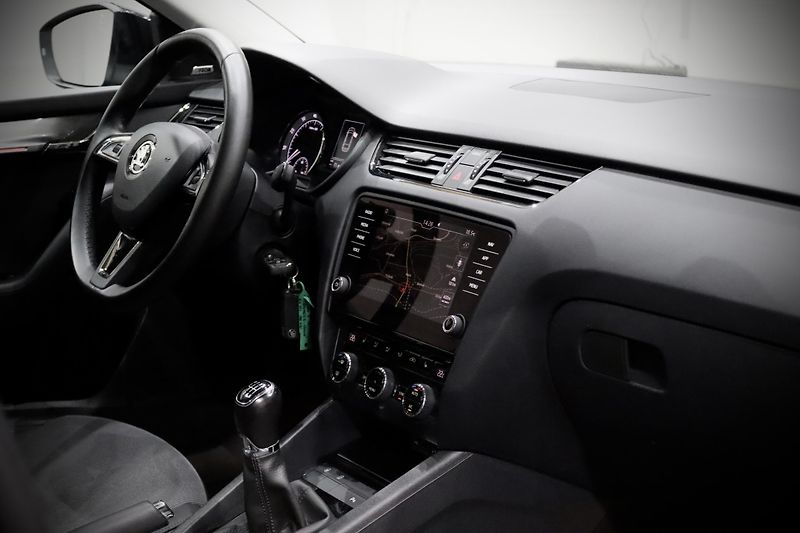 Škoda Octavia (2017) 3 FL Combi 1.4 TSI 110 kW  - fotka 14 z 34