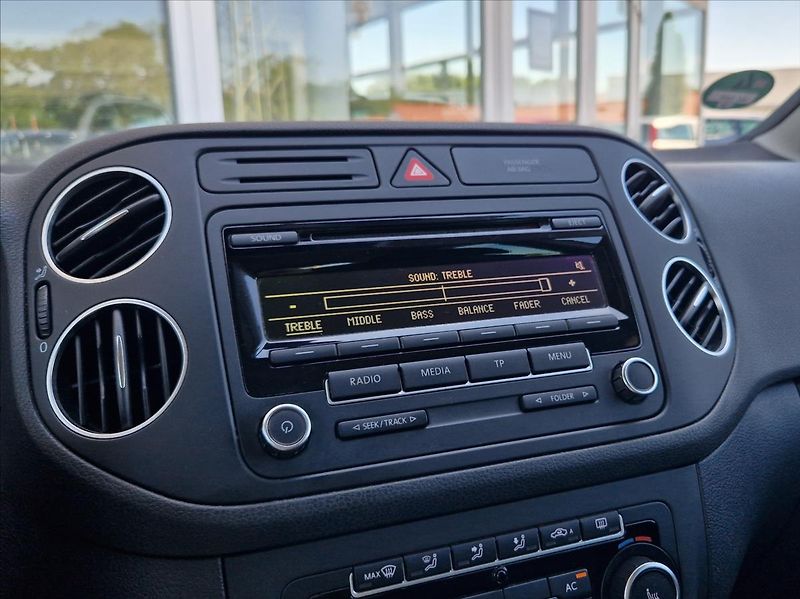 Volkswagen Golf Plus 1,2 TSI STYLE VÝHŘEV - fotka 25 z 29