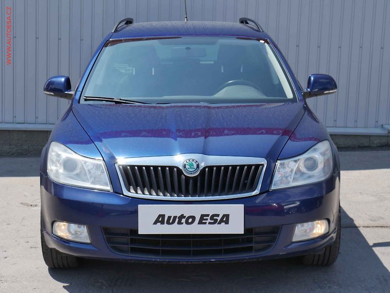 Škoda Octavia (2012) 1.6 TDi, 2.maj,ČR, Ambition - fotka 2 z 14