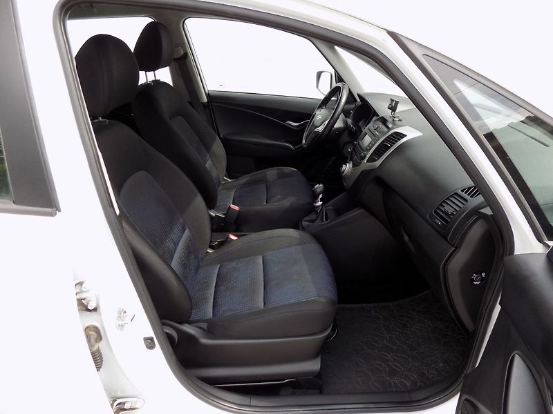 Hyundai ix20 (2017) 1.4 CRDi/1.Maj.ČR/Klima/ - fotka 14 z 30