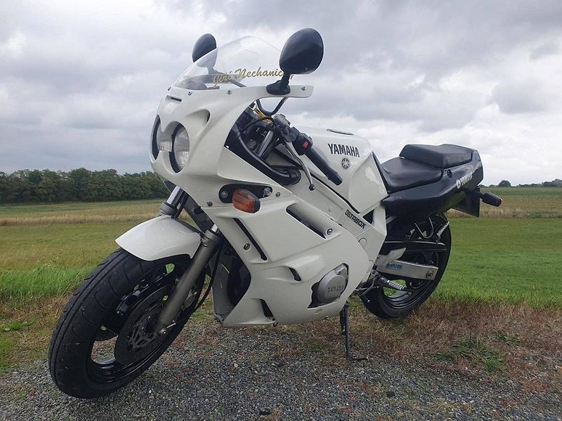 Yamaha FZR 600 (1996) - fotka 3 z 9