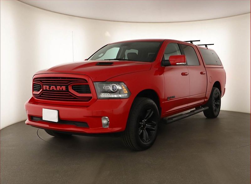 RAM 1500 (2021) 5.7 V8 Hemi - fotka 2 z 25