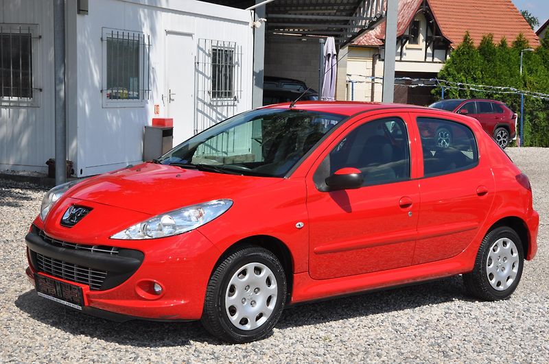 Peugeot 206 + 1.1i 44kW 5dv. Klima - fotka 1 z 12