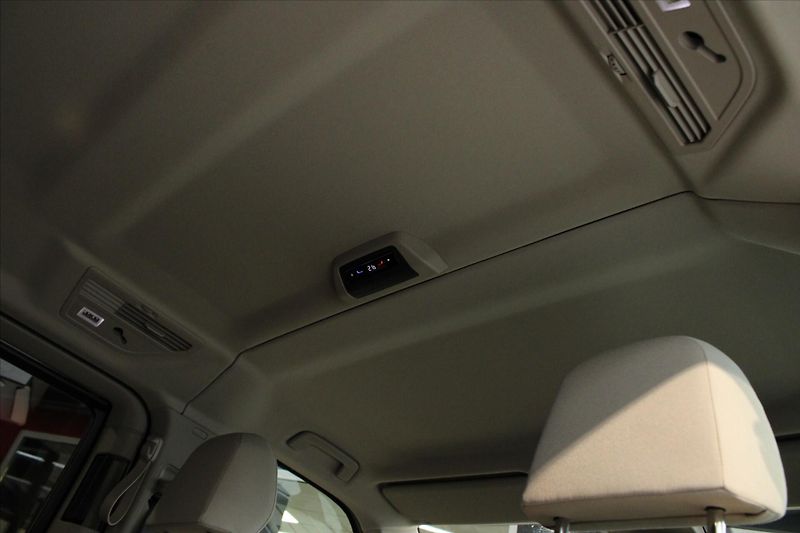 Volkswagen Multivan T7 TDi DSG Edition ACC/NezTop/ - fotka 29 z 36