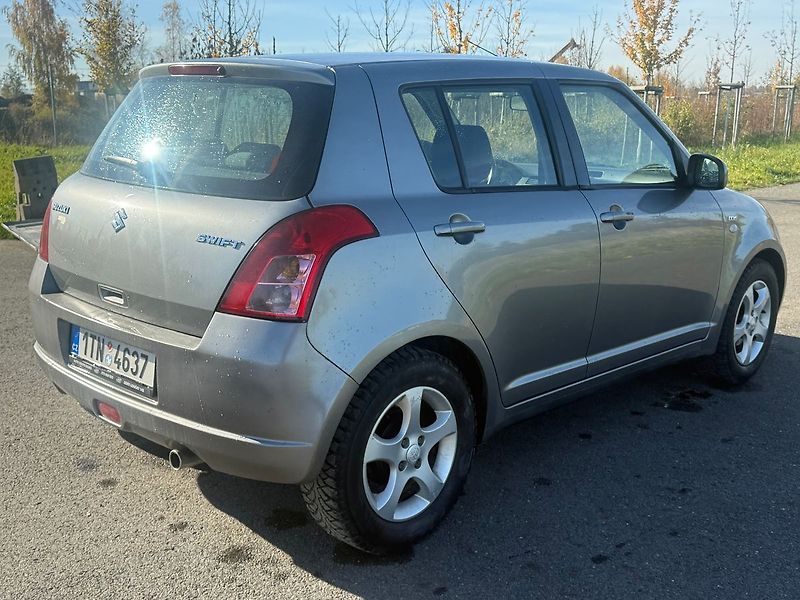 Suzuki Swift 1,3 D - fotka 5 z 18