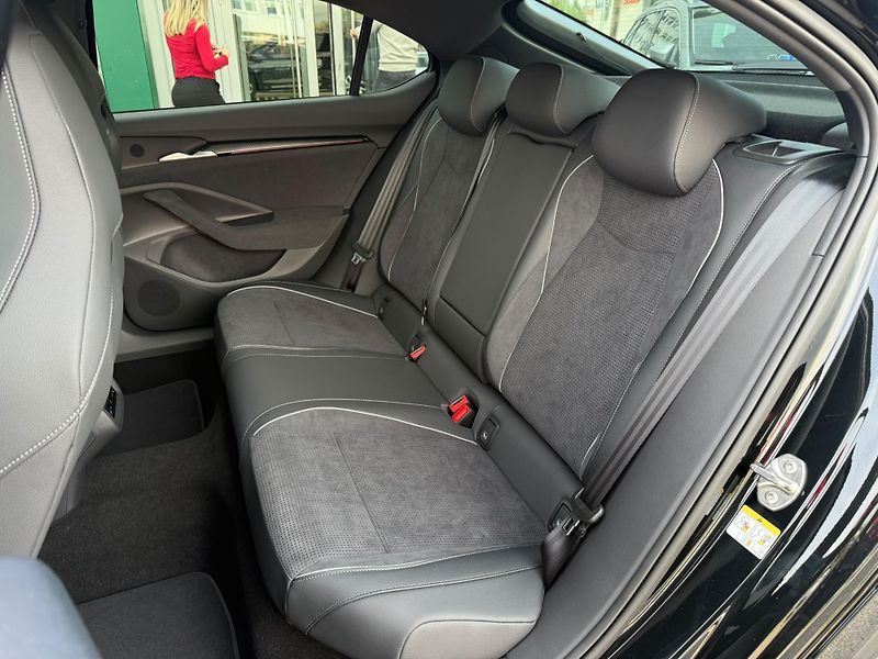 Škoda Superb Sportline 2,0 TSI 150 kW DSG - fotka 20 z 26