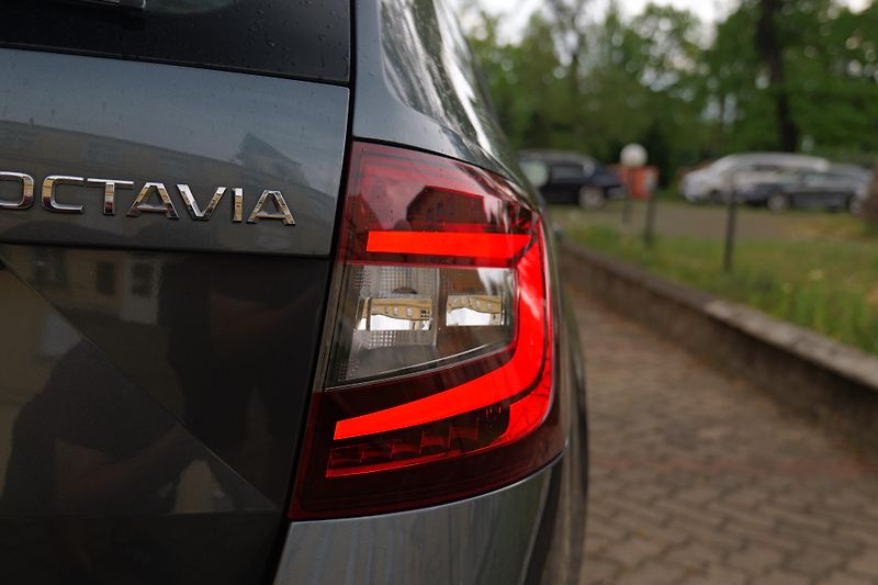 Škoda Octavia 1.5 TSI 110 kW Style LED Tažné - fotka 10 z 35