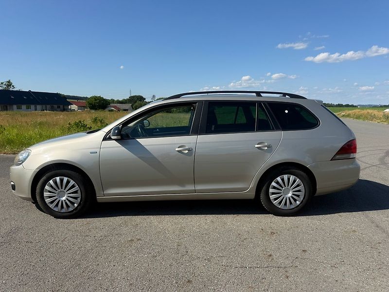 Volkswagen Golf - fotka 1 z 16