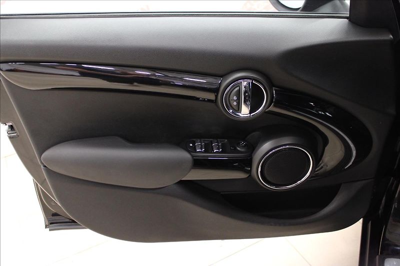 Mini Cooper S 2,0 141 kW JCW 1.majitel - fotka 10 z 31