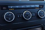 Volkswagen Touran (2013) 1.6 TDI, Automat, Serv.kniha - náhled 16