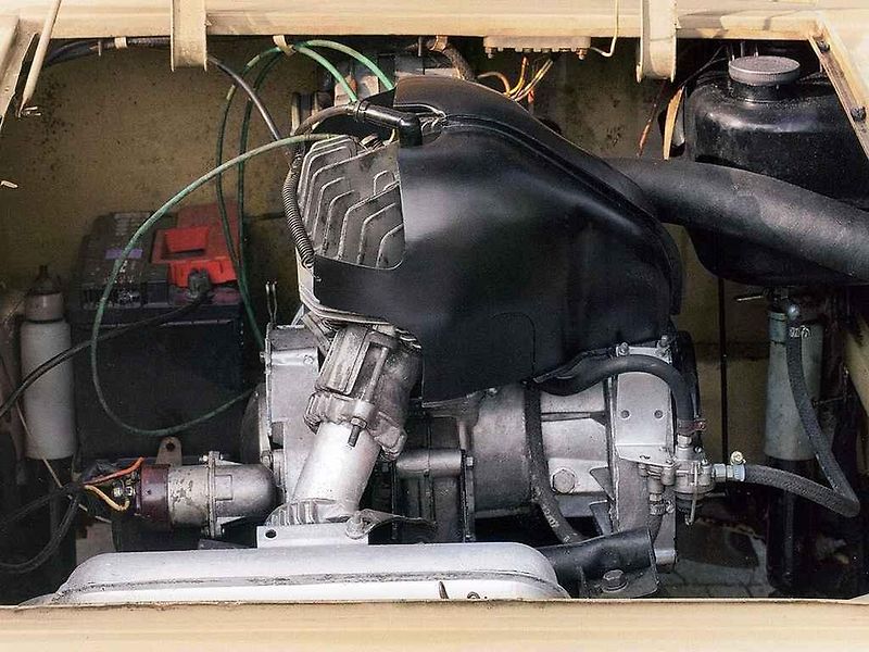SMZ S-3A poháněl slabý dvoutaktní motor z motocyklu.