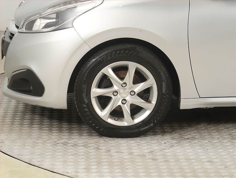 Peugeot 208 (2017) 1.2 PureTech, Tempomat - fotka 14 z 16