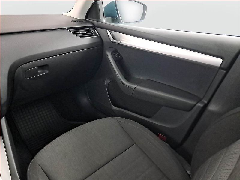 Škoda Octavia (2015) Elegance 2.0 TDI, 4X4 - fotka 8 z 19