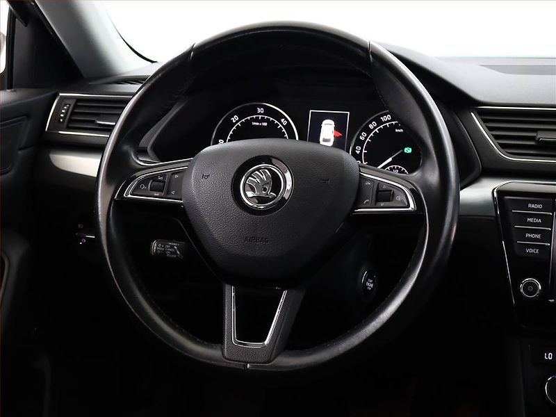 Škoda Superb (2016) 1.6 TDI, Automat - fotka 14 z 21