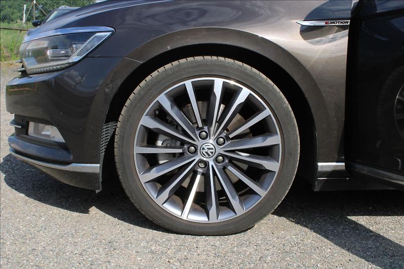 Volkswagen Passat 2,0 TDi  HIGHLINE, 4 x 4, DSG - fotka 34 z 38