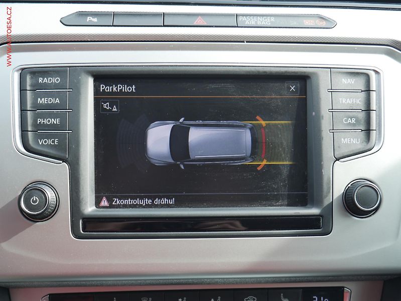 Volkswagen Passat (2015) 2.0TDi, AC, LED, park.asist - fotka 16 z 24