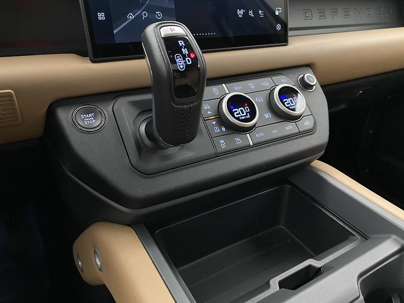 Land Rover Defender 110 D250 X-DYNAMIC SE AWD CZ  - fotka 26 z 50