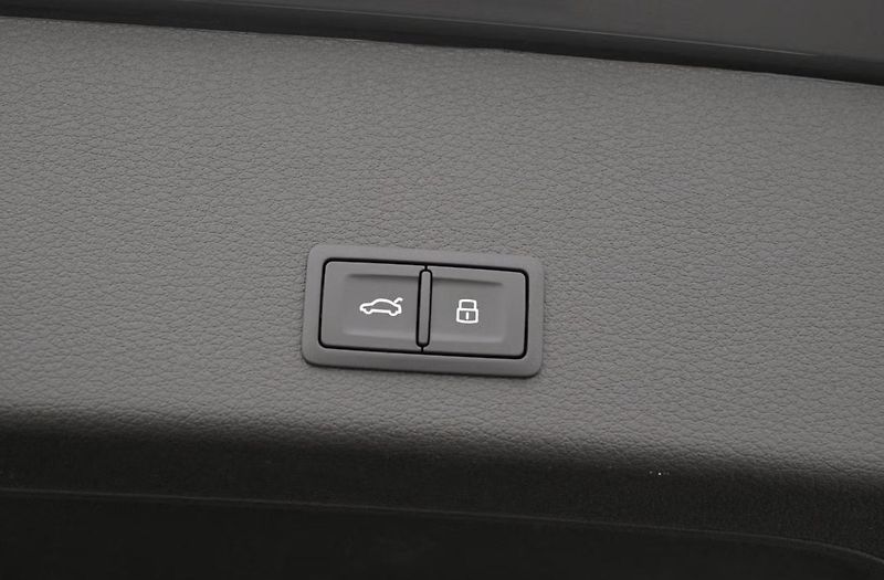 Audi Q8 e-tron 55 Q SoH 92% 360k HuD Pano. - fotka 22 z 25