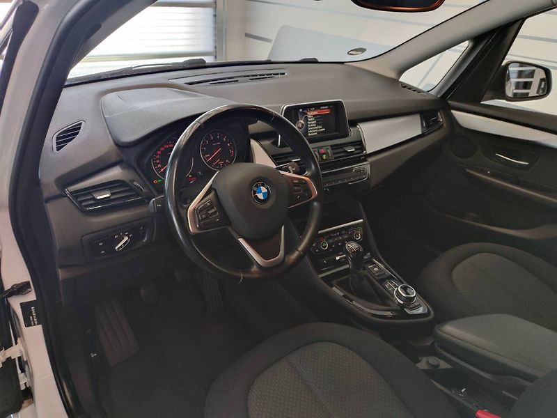BMW Řada 2 (2017) 220i Gran Tourer (141kW/192k) - fotka 6 z 27