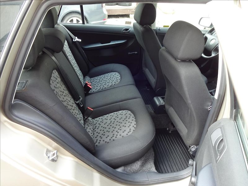 Škoda Fabia I 1,2i 47kW Combi - fotka 27 z 43