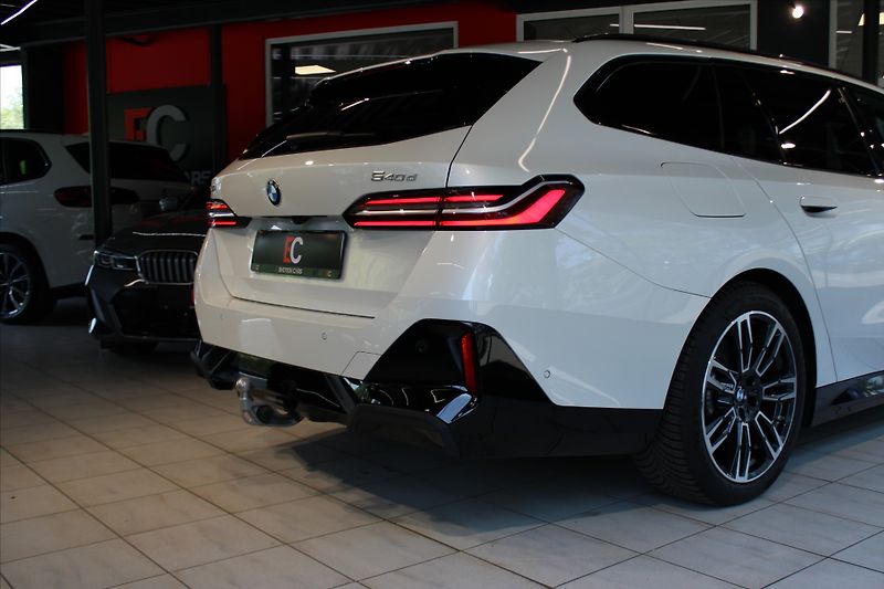 BMW Řada 5 540d xDrive M Sport DAProf/B&W - fotka 30 z 33