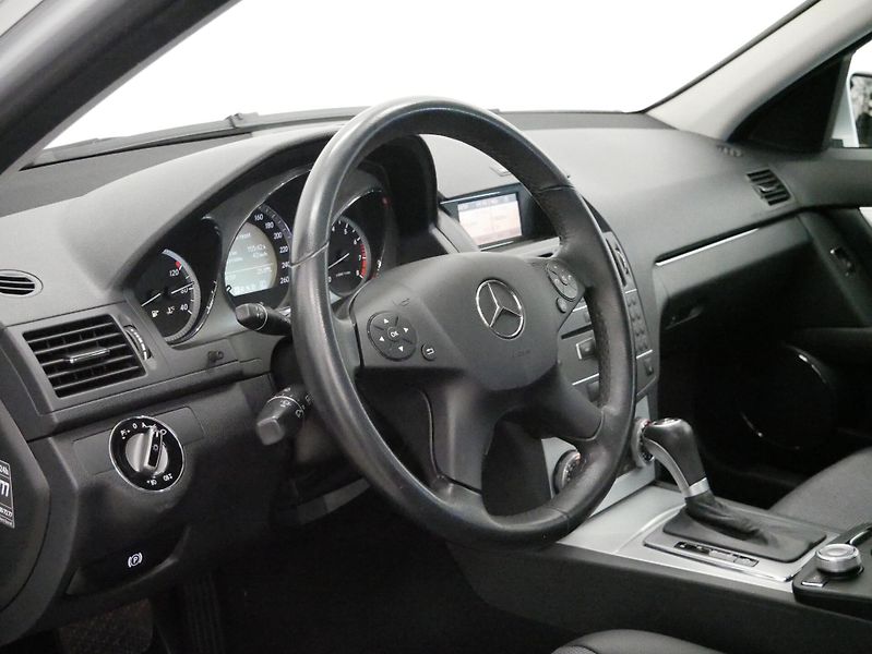 Mercedes-Benz Třídy C - fotka 14 z 28