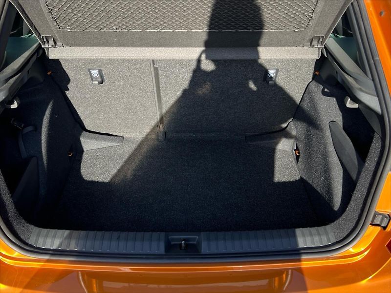 Škoda Kamiq 1,0 TSi 85kW 7DSG MONTE CARLO - fotka 14 z 32