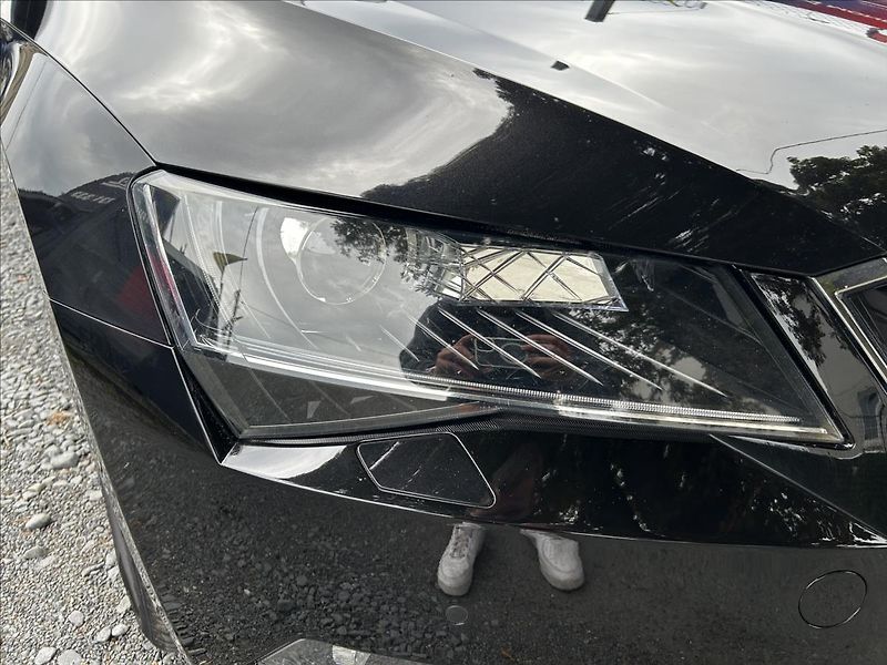 Škoda Superb 2,0 TDi DSG  BIXEN NAVI 1xMaji - fotka 40 z 50