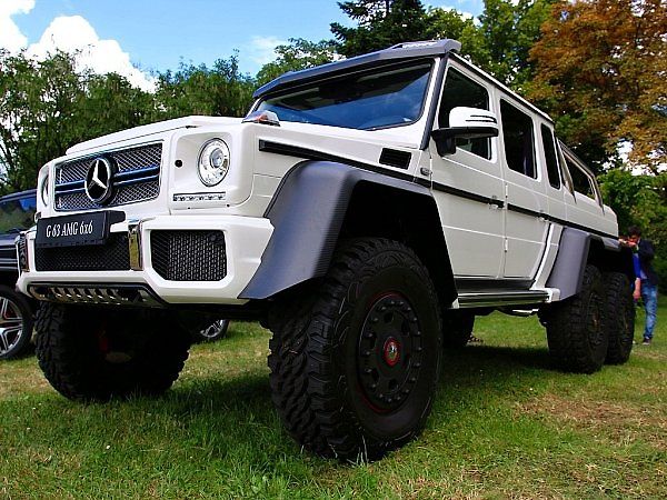 Anebo šestikolový obr Mercedes-Benz G 63 AMG 6x6.