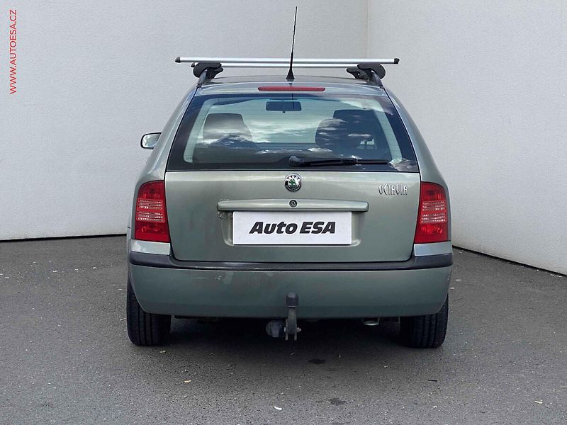 Škoda Octavia (2002) 1.6i, ČR, AC, TZ - fotka 5 z 12
