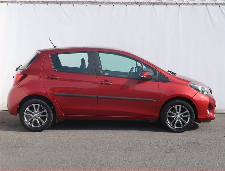 Toyota Yaris (2015) 1.33 Dual VVT-i, Automat, ČR - fotka 6 z 19