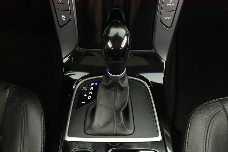 Hyundai i40 (2013) 2.0 GDI, Automat, Navi, Xenony - fotka 10 z 20