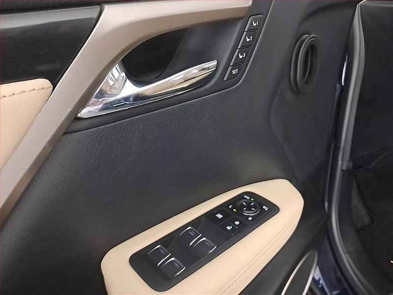 Lexus RX 400h (2023) 300 AWD - fotka 16 z 22