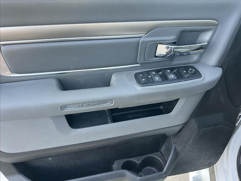Dodge RAM 5,7 HEMI Big Horn - fotka 11 z 19