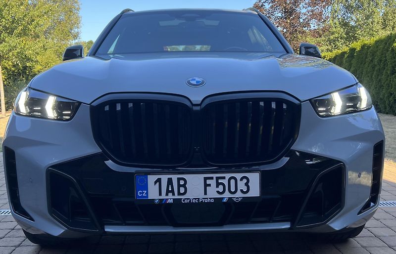 BMW X5 (2023) - fotka 2 z 25