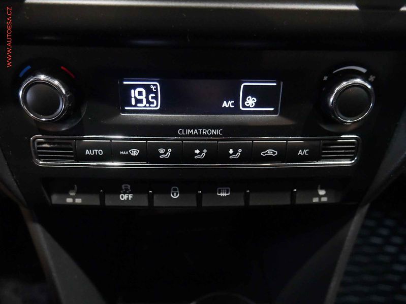 Škoda Rapid (2015) 1.2 TSi, ČR, Xenon, ponor - fotka 14 z 17