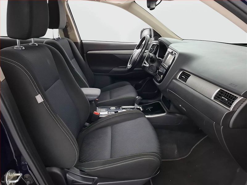 Mitsubishi Outlander (2017) 2.2 DI-D, 4X4, Automat - fotka 9 z 17