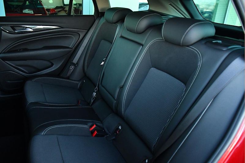 Opel Insignia 2.0CDTi COUNTRY TOURER 4X4 ČR - fotka 20 z 45
