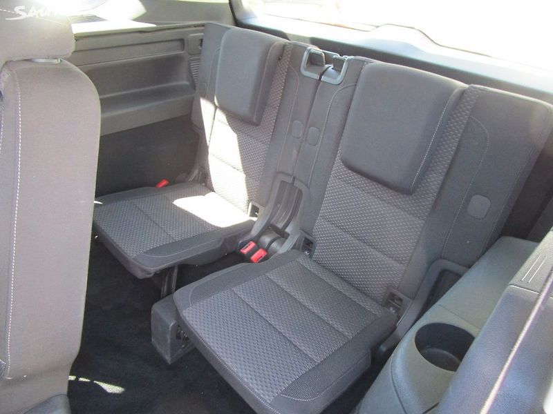 Volkswagen Touran 1,5TSI-110KW-7-MÍSTNÝ-NOVÁ STK - fotka 18 z 28