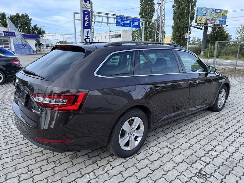 Škoda Superb 2.0 TDI 110 kW DSG, navigace - fotka 5 z 18