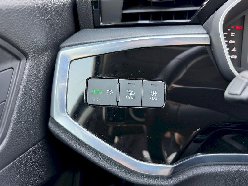 Audi Q3 (2023) 35 TFSI 110kW - fotka 11 z 35