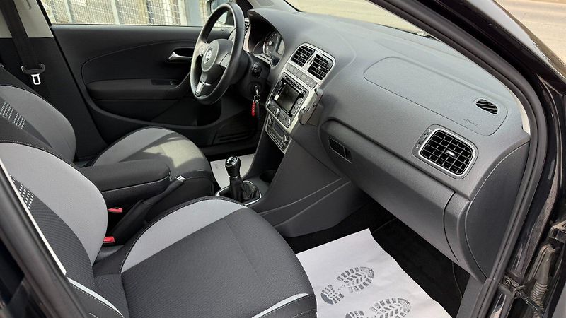 Volkswagen Polo (2014) 1.2TSi 66kW REZERVOVANO - fotka 16 z 22