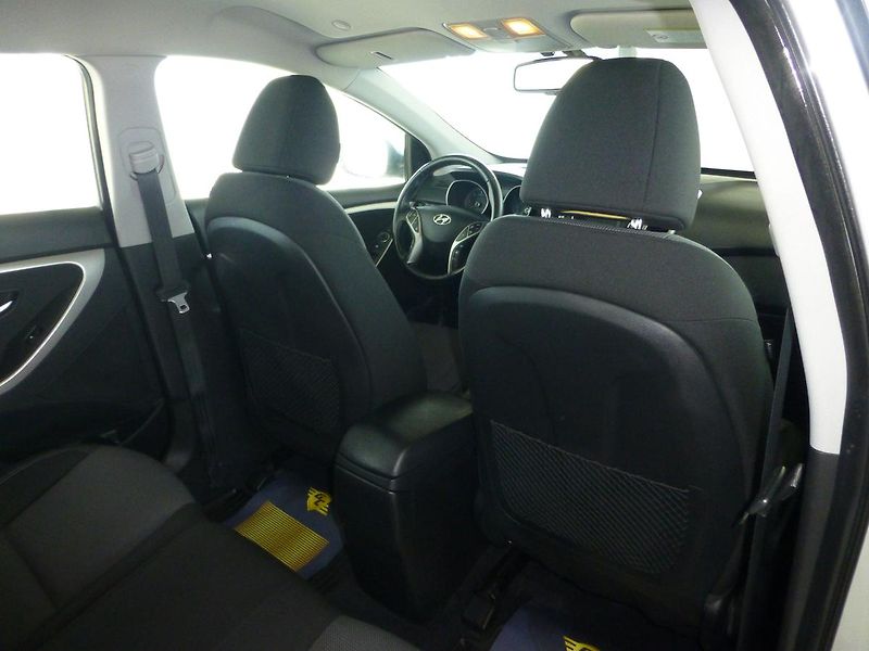 Hyundai i30 (2013) 1,6CRDI*ALU*KLIMA*VYHŘ.SED** - fotka 21 z 22