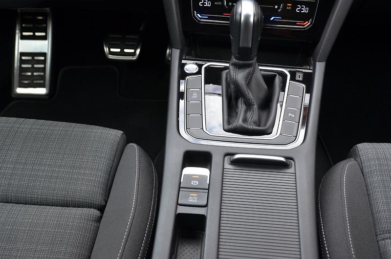 Volkswagen Passat (2021) 2.0 TDi DSG / 77.300km / 1.MAJ - fotka 26 z 42