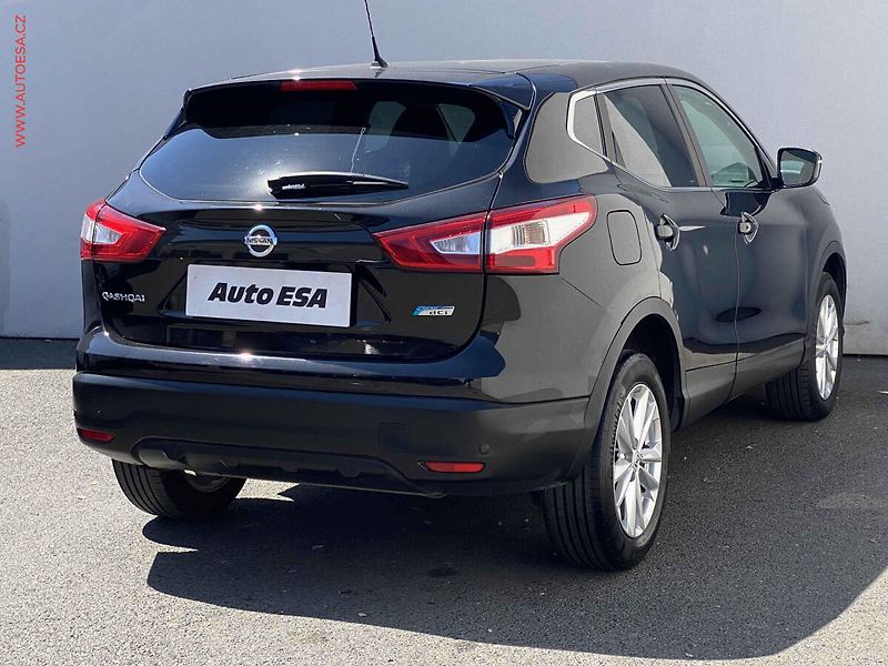 Nissan Qashqai (2014) 1.6 dCi, Acenta, navi, panor - fotka 4 z 16
